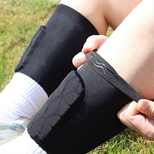 Fotballspiller med Powerpads TriX sleeve i aksjon på banen