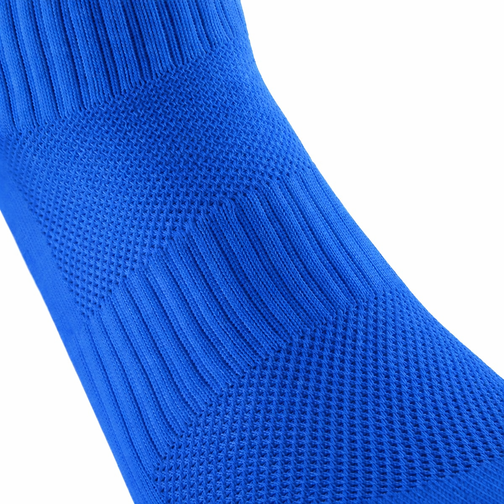 Nærbilde av en blå EliteX™ Gripsokker – Blå med pustende og elastisk materiale, designet for bedre grep og komfort under fotballtrening eller kamp.
