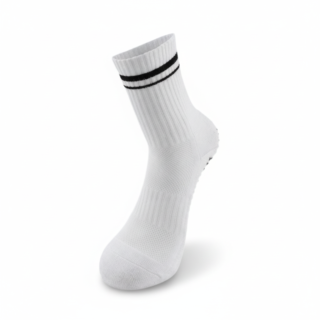 Elite DS Gripsokker i hvitt med to svarte striper, designet for optimal grep og komfort under fotballtrening og kamp.