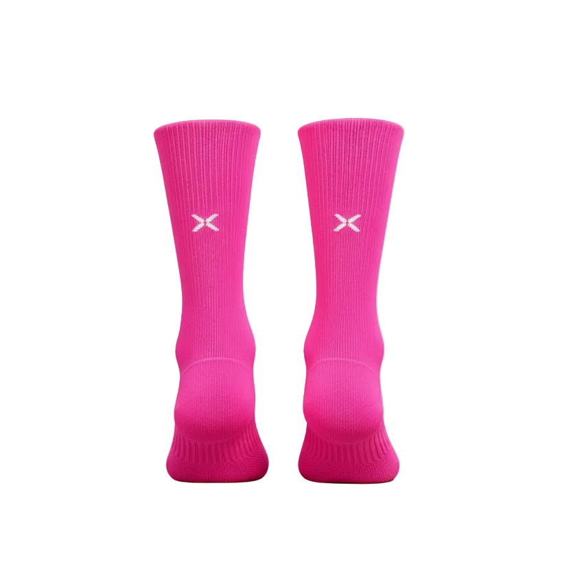 NXZ Performance Løpesokker – Neon Rosa vist som par i sterk rosa farge med ribbestrikk og hvit logo