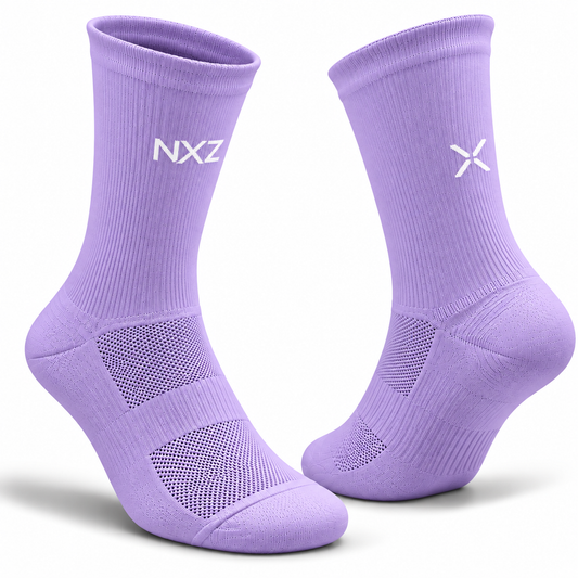 NXZ Performance Løpesokker i lilla med pustende meshpaneler og ribbestrikket design for komfortabel løping og aktiv trening