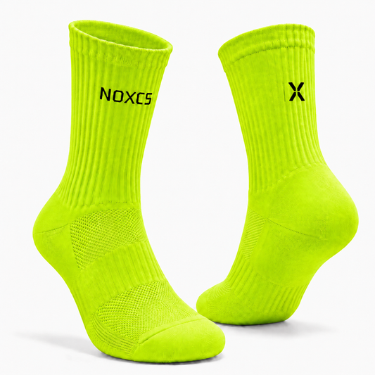 NOXCS Pro Løpesokker i neongult med ribbestrikk og teksturerte antiskliområder for komfort og stabilitet under trening